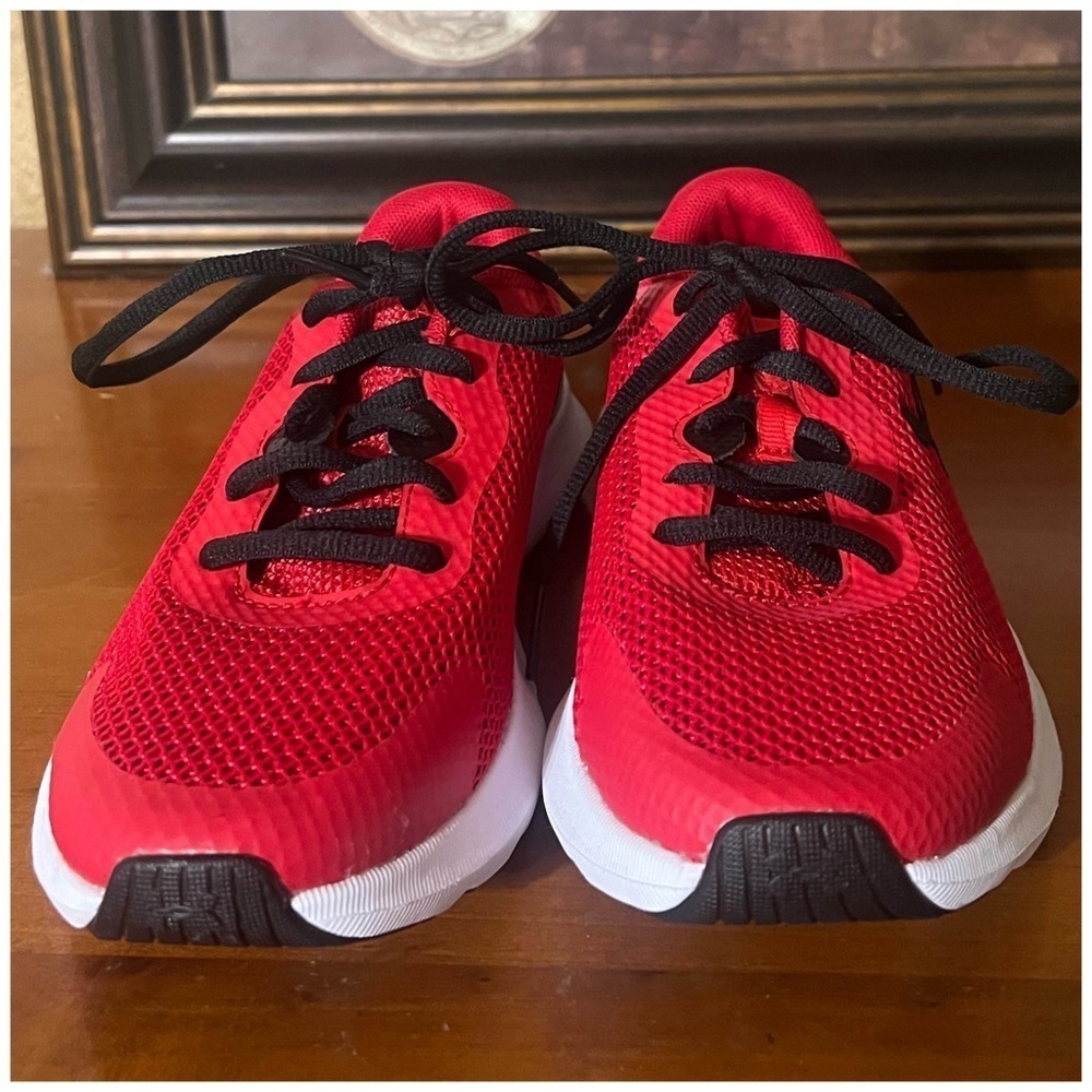 UNDER ARMOUR • KID'S SURGE 3 RUNNING SHOE (YOUTH) - Picture 7 of 11